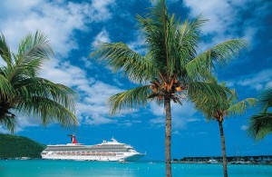 Die Carnival Victory in karibischer Kulisse