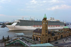 Die Regal Princess im Hamburger Hafen