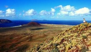 Wandern auf La Graciosa – der Krater von Las Agujas Grandes bildet mit 266 Metern die höchste Erhebung der Insel. Bildnachweis: Turismo Lanzarote