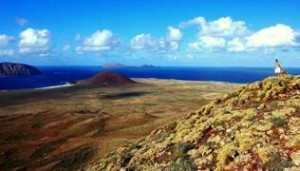Wandern auf La Graciosa – der Krater von Las Agujas Grandes bildet mit 266 Metern die höchste Erhebung der Insel. Bildnachweis: Turismo Lanzarote 