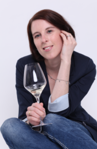 Wein-Expertin Janine Reichert (Foto) wird gemeinsam mit der ehemaligen Deutschen Weinprinzessin Ramona Sturm die Weinverkostung bei der Jungweinprobe fachlich begleiten. 