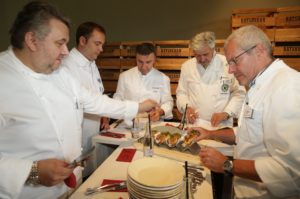 Wer wird Germany's next Matjesmeister? 12. Matjesmeisterschaft in Hamburg / Die Matjesmeister-Jury verlangt viel von den jungen Kochtalenten: Die Matjesmeisterschaft 2015 begleiteten renommierte Küchenchefs und Experten. Weiterer Text über ots und www.presseportal.de/nr/76828 / Die Verwendung dieses Bildes ist für redaktionelle Zwecke honorarfrei. Veröffentlichung bitte unter Quellenangabe: "obs/Friesenkrone Feinkost Heinrich Schwarz & Sohn GmbH & Co. KG"