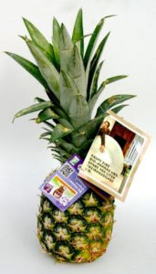 Ab sofort informiert die Bio-Ananas von Nature & More über die wahren Kosten von Lebensmitteln.