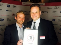 Stolze Gewinner - Mariusz Licbarski (links) und Jürgen Bimm von Gourmetfleisch.de