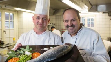 Johann Lafer und Georg Walther (li.) laden zum Dinner, Foto: Yorck Maecke