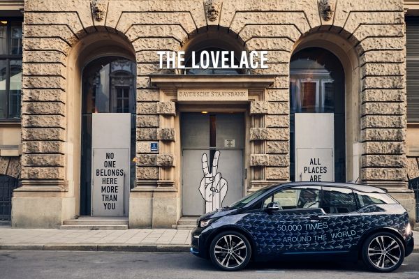 BMW i kooperiert mit dem Münchner Pop-up-Hotel The Lovelace