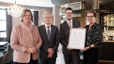 Verleihung des Gütesiegels - copyright Victor’s Unternehmensgruppe / Peter Böhnel