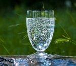 Mineralwasser das Ostermenü