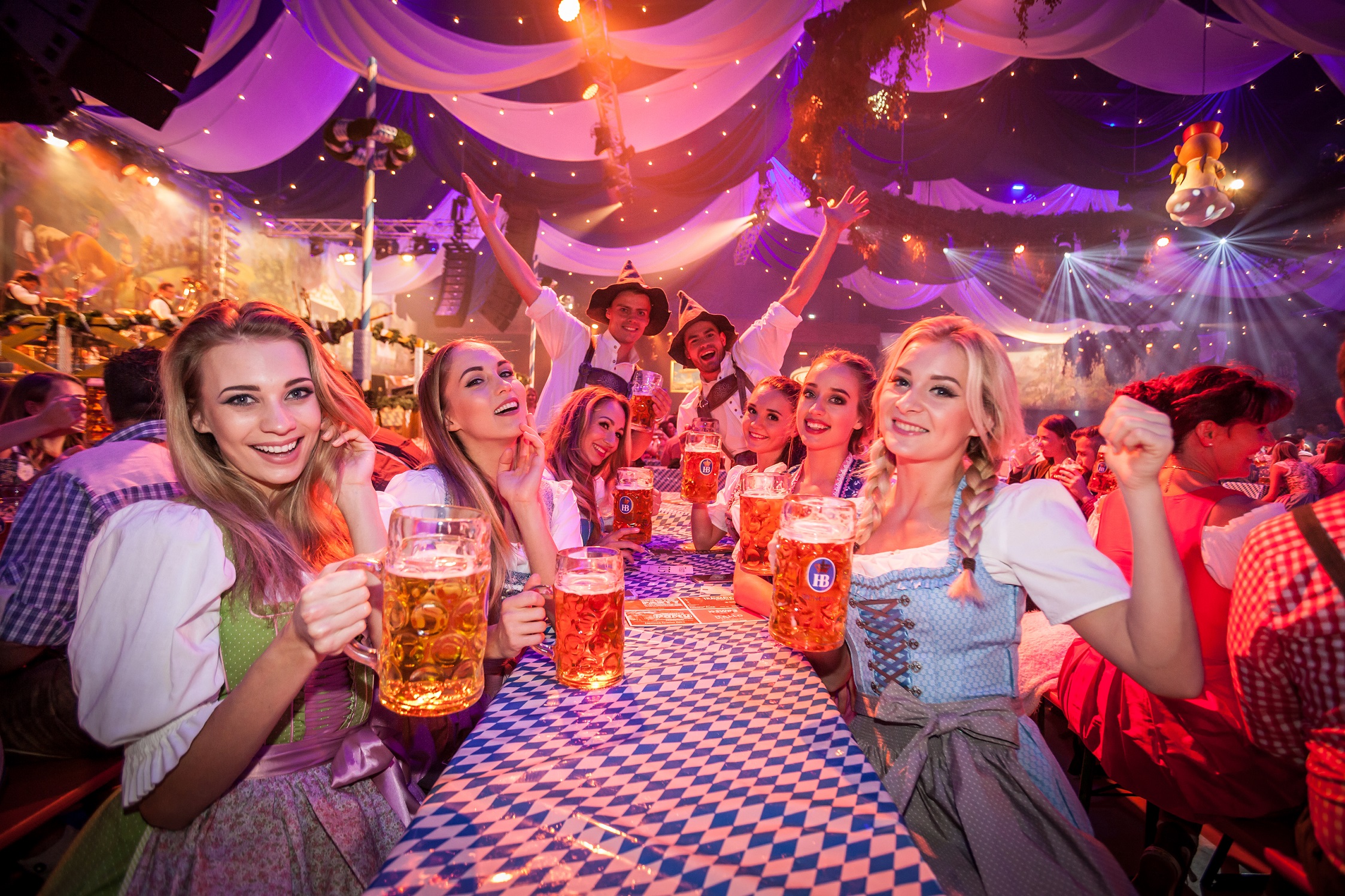 Wiesn-Atmosphäre in Deutschlands größtem Freizeitpark