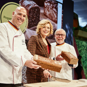 Julia Klöckner enthüllt das Brot des Jahres 2020