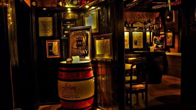 in einem gut sortierten Whisky Shop